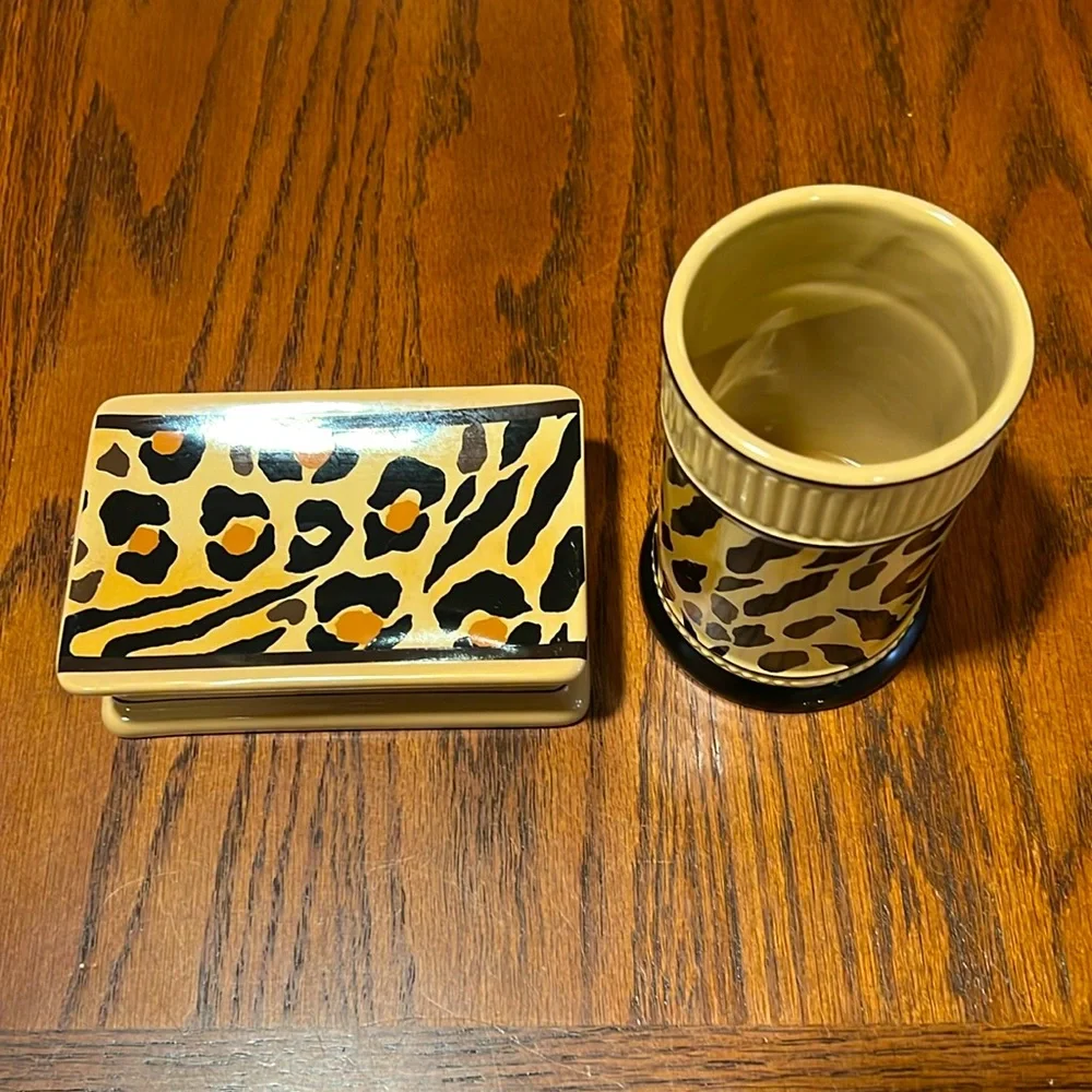 Better Homes. Leopard Soapdish and Toothbrush Holder. Ceramic. Hand Wash Set.